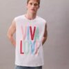 Canotta Marc Hundley Pride Viva Love dal taglio comodo Canotta Marc Hundley Pride Viva Love dal taglio comodo