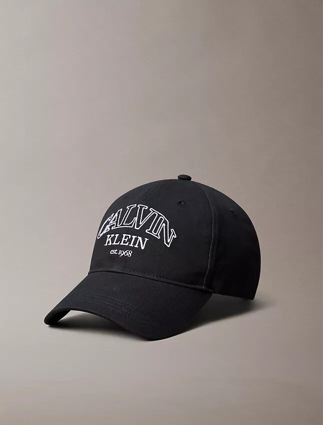 Cappellino con logo curvo Cappellino con logo curvo