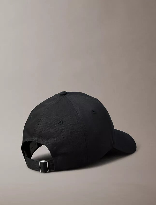 Cappellino con logo curvo Cappellino con logo curvo