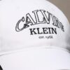 Cappellino con logo curvo