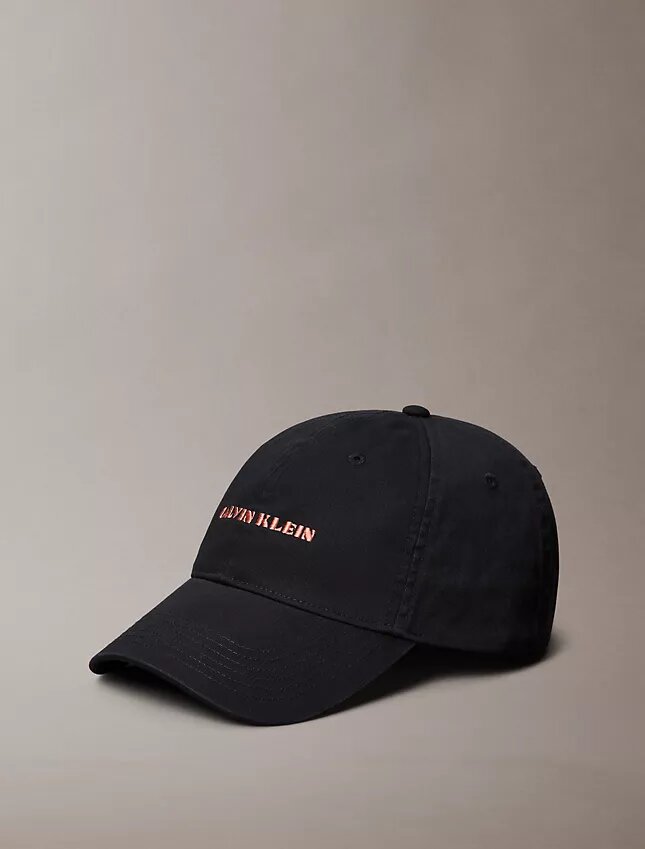 Cappellino con logo grafico ricamato Cappellino con logo grafico ricamato