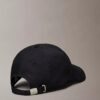 Cappellino con logo grafico ricamato Cappellino con logo grafico ricamato