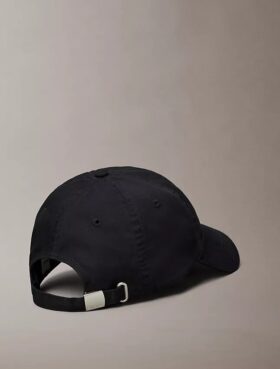 Cappellino con logo grafico ricamato