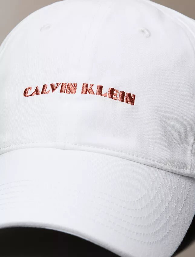 Cappellino con logo grafico ricamato Cappellino con logo grafico ricamato