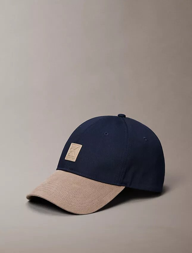 Cappellino da baseball con logo a blocchi di colore Cappellino da baseball con logo a blocchi di colore