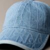 Cappellino da baseball con logo emblema su tutta la superficie in Denim