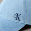 Cappellino da baseball in Denim lavato con logo ricamato Cappellino da baseball in Denim lavato con logo ricamato