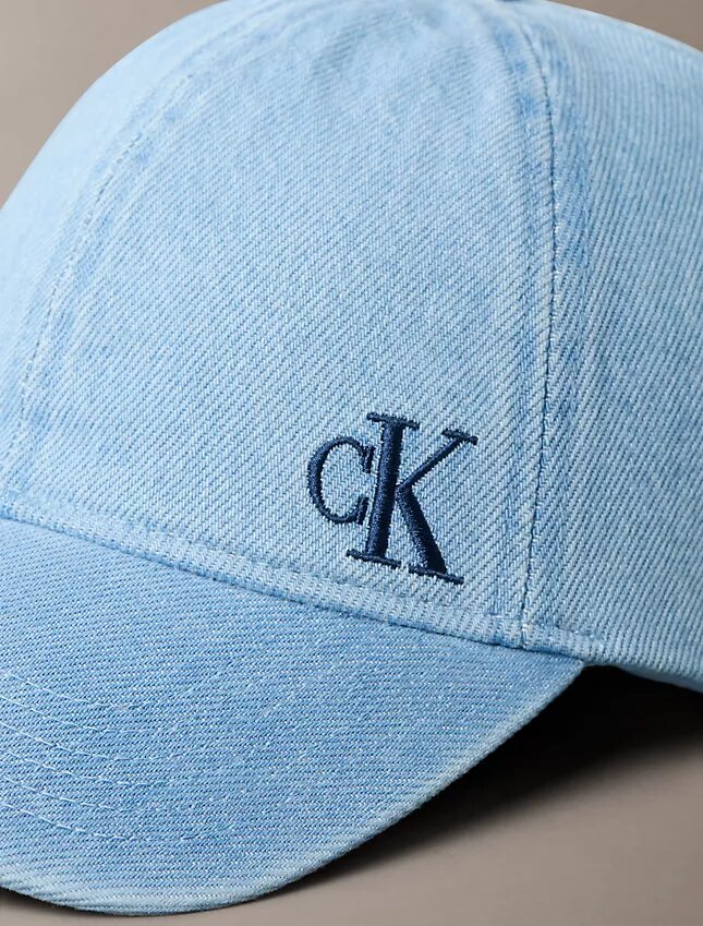 Cappellino da baseball in Denim lavato con logo ricamato Cappellino da baseball in Denim lavato con logo ricamato