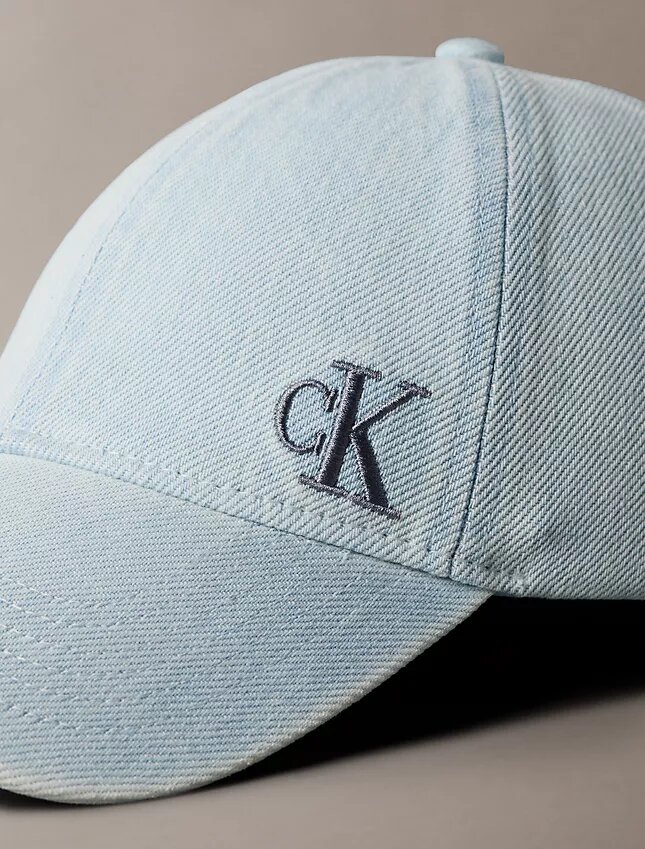 Cappellino da baseball in Denim lavato con logo ricamato Cappellino da baseball in Denim lavato con logo ricamato