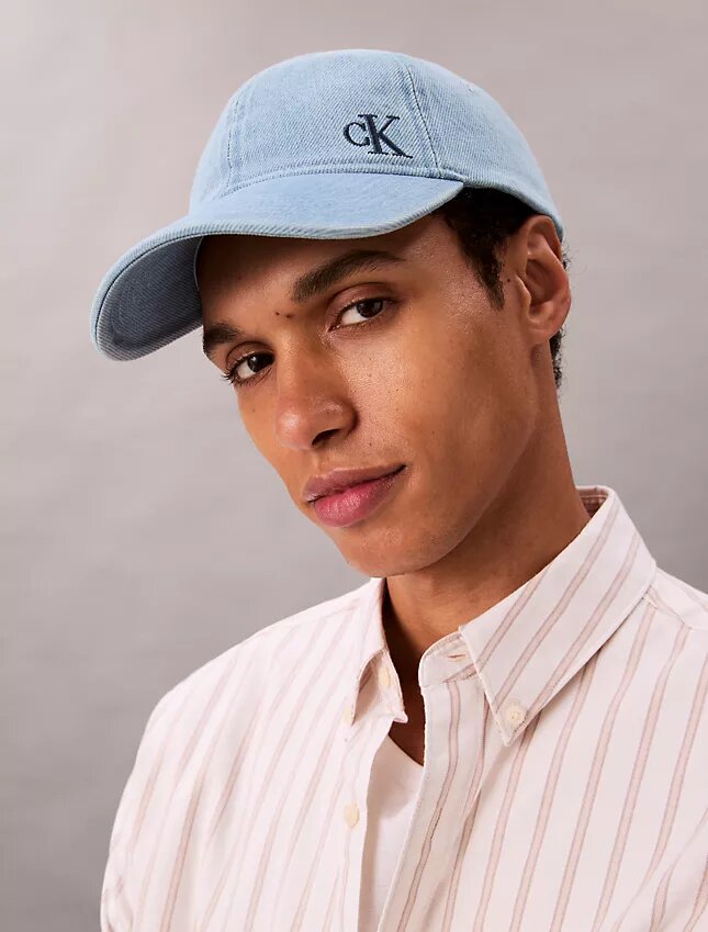 Cappellino da baseball in Denim lavato con logo ricamato Cappellino da baseball in Denim lavato con logo ricamato