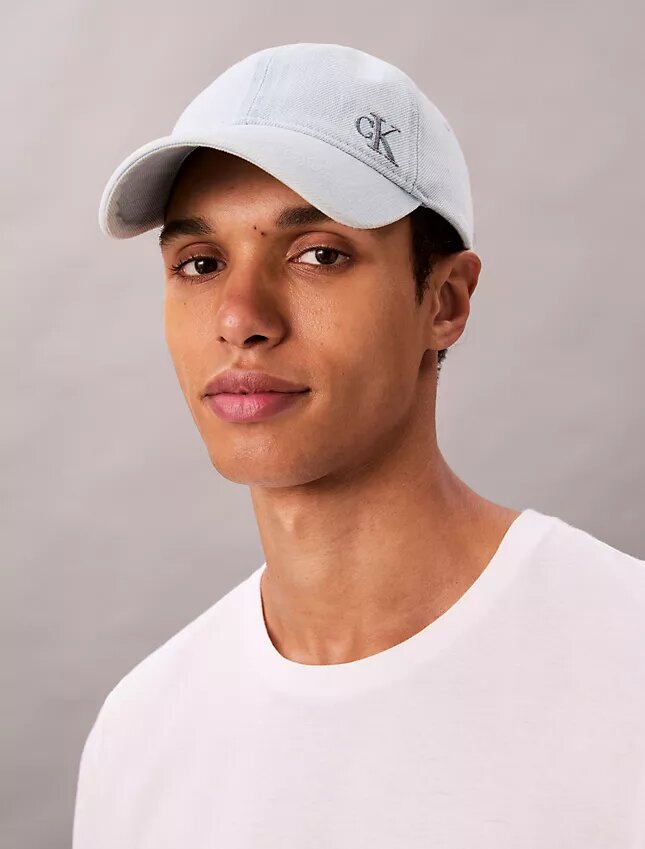 Cappellino da baseball in Denim lavato con logo ricamato Cappellino da baseball in Denim lavato con logo ricamato