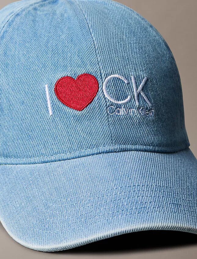 Cappellino in Denim con grafica “I Love Ck” Cappellino in Denim con grafica “I Love Ck”