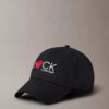 Cappellino in twill con grafica “I Love Ck” Cappellino in twill con grafica “I Love Ck”