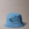 Cappello a secchiello in Denim lavato con logo ricamato Cappello a secchiello in Denim lavato con logo ricamato