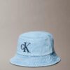 Cappello a secchiello in Denim lavato con logo ricamato Cappello a secchiello in Denim lavato con logo ricamato