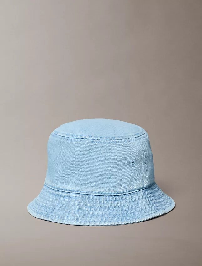 Cappello a secchiello in Denim lavato con logo ricamato Cappello a secchiello in Denim lavato con logo ricamato
