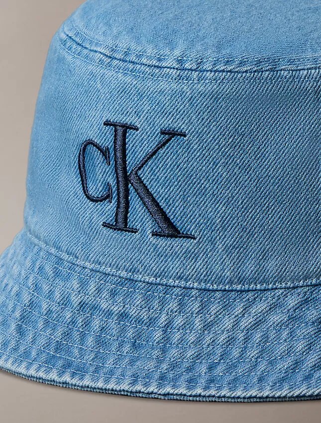 Cappello a secchiello in Denim lavato con logo ricamato Cappello a secchiello in Denim lavato con logo ricamato