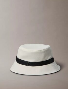 Cappello a secchiello in tela