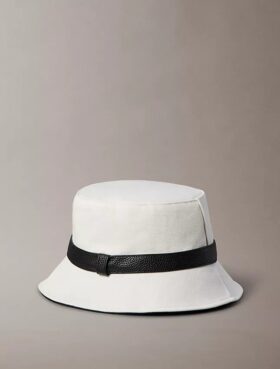 Cappello a secchiello in tela