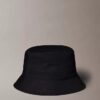 Cappello a secchiello in twill con Monogram ricamato Cappello a secchiello in twill con Monogram ricamato