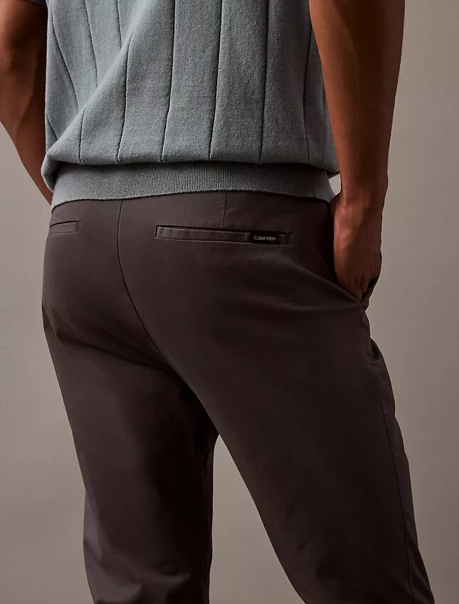 Chino in cotone elasticizzato Chino in cotone elasticizzato