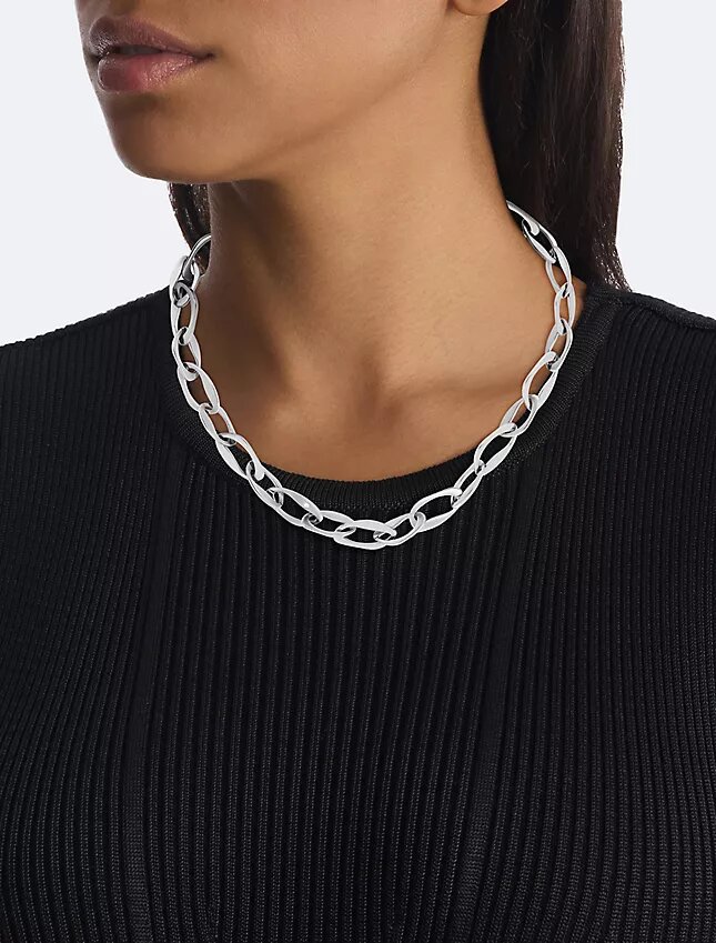 Collana a maglia con forma organica Collana a maglia con forma organica