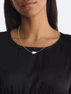Collana con ciondolo a goccia