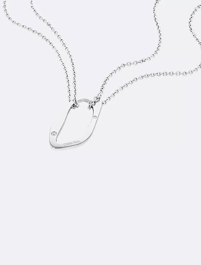 Collana con pendente dalla forma rotonda e organica Collana con pendente dalla forma rotonda e organica