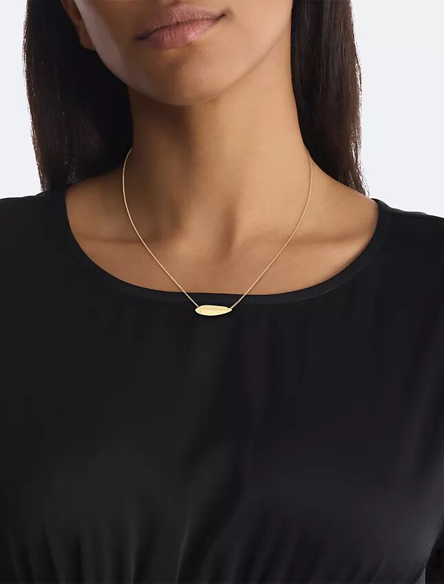 Collana dal profilo scultoreo Collana dal profilo scultoreo