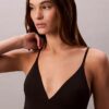 Costume intero con logo moderno Costume intero con logo moderno