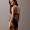 Costume intero con logo moderno Costume intero con logo moderno