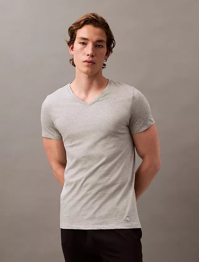 Cotton Classics Confezione da 3 T-shirt con scollo a V e vestibilità classica Cotton Classics Confezione da 3 T-shirt con scollo a V e vestibilità classica