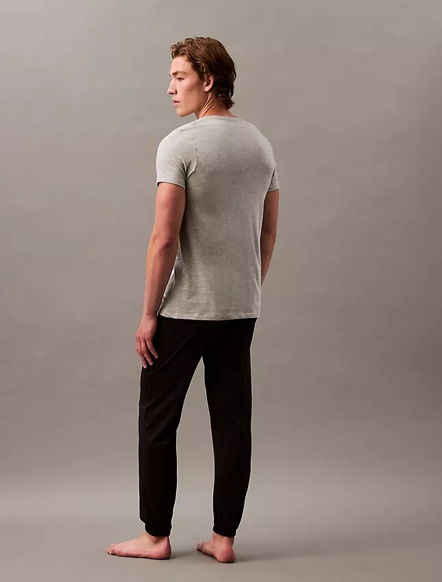 Cotton Classics Confezione da 3 T-shirt con scollo a V e vestibilità classica Cotton Classics Confezione da 3 T-shirt con scollo a V e vestibilità classica
