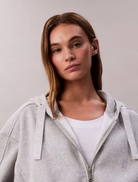 Felpa con cappuccio comoda in pile con zip e nastro con logo