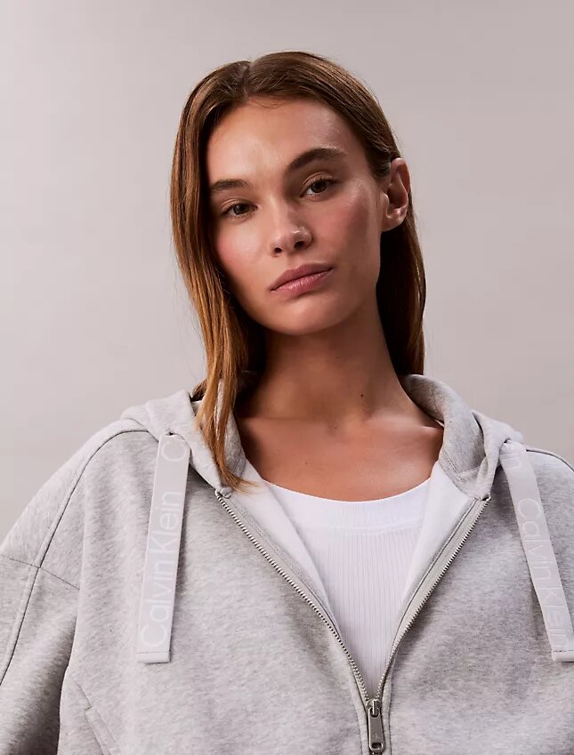 Felpa con cappuccio comoda in pile con zip e nastro con logo Felpa con cappuccio comoda in pile con zip e nastro con logo