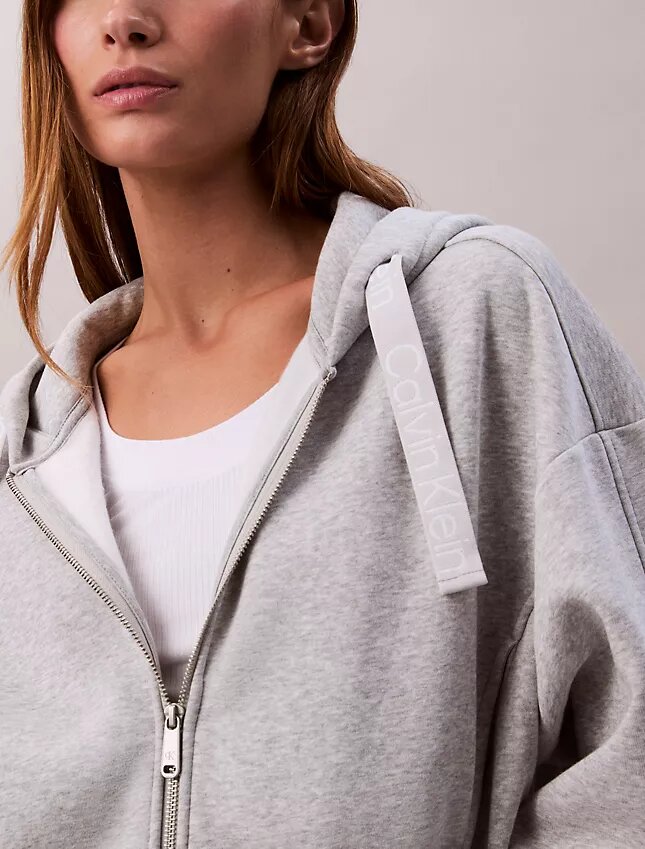 Felpa con cappuccio comoda in pile con zip e nastro con logo Felpa con cappuccio comoda in pile con zip e nastro con logo