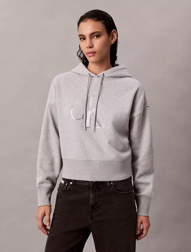 Felpa con cappuccio morbida in pile con Monogram in paillettes Felpa con cappuccio morbida in pile con Monogram in paillettes