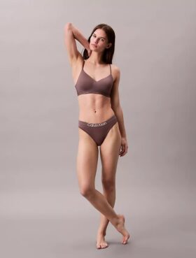Form to Body Bralette leggermente foderata che si adatta al corpo