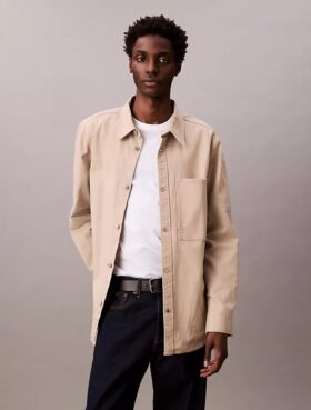 Giacca-camicia in tela dal taglio comodo