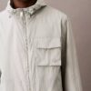Giacca comoda con cappuccio in nylon Giacca comoda con cappuccio in nylon