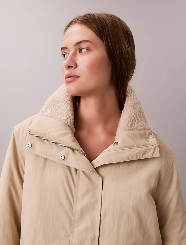 Giacca comoda con collo in sherpa Giacca comoda con collo in sherpa