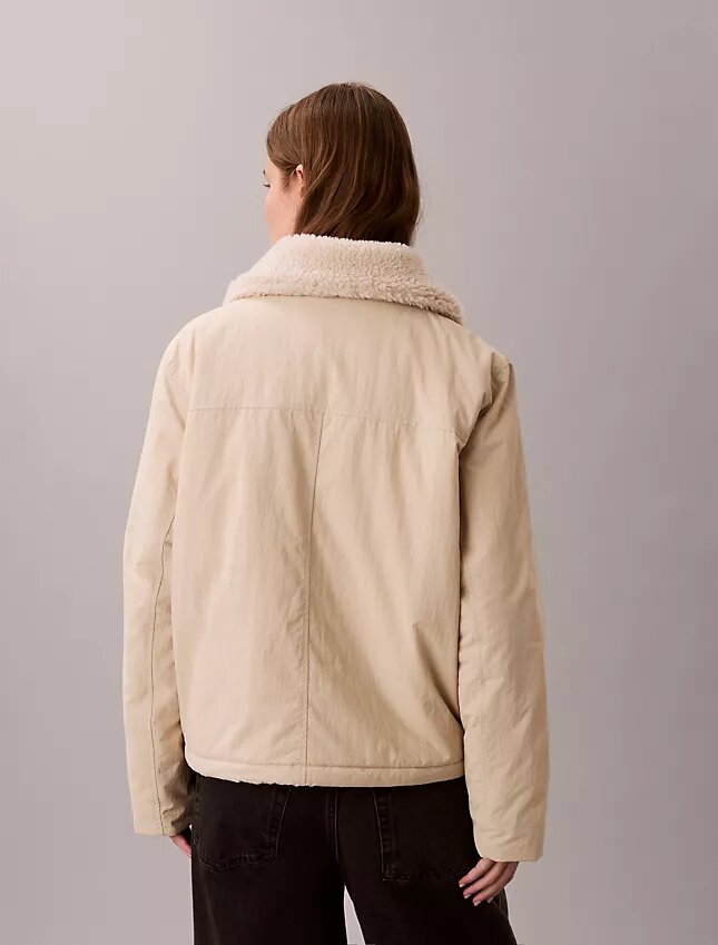 Giacca comoda con collo in sherpa Giacca comoda con collo in sherpa
