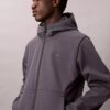 Giacca softshell con cappuccio e zip Giacca softshell con cappuccio e zip