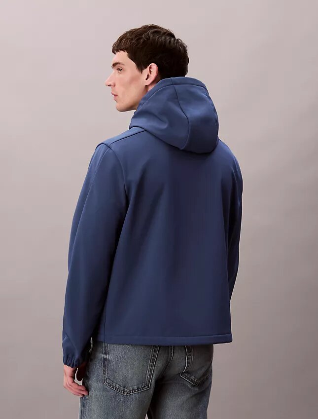 Giacca softshell con cappuccio e zip Giacca softshell con cappuccio e zip