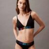 Intense Power Pride Bralette a triangolo leggermente imbottito Intense Power Pride Bralette a triangolo leggermente imbottito