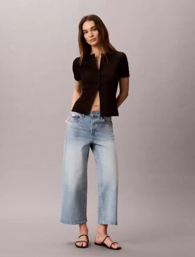 Jeans a gamba larga dal taglio corto