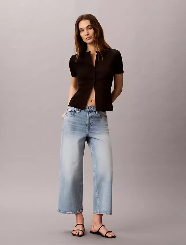 Jeans a gamba larga dal taglio corto Jeans a gamba larga dal taglio corto