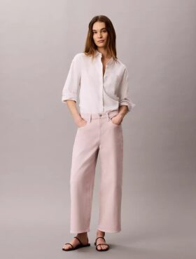 Jeans a gamba larga dal taglio corto