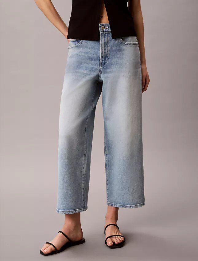 Jeans a gamba larga dal taglio corto Jeans a gamba larga dal taglio corto