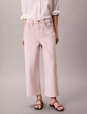 Jeans a gamba larga dal taglio corto